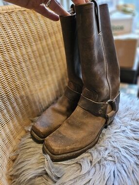 FRYE 77300-3 Women’s Harness Square Toe Boots Size 6.5 M Oiled Distressed Brown